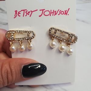 BETSEYTON SAFETY PIN EARRINGS CRYSTAL